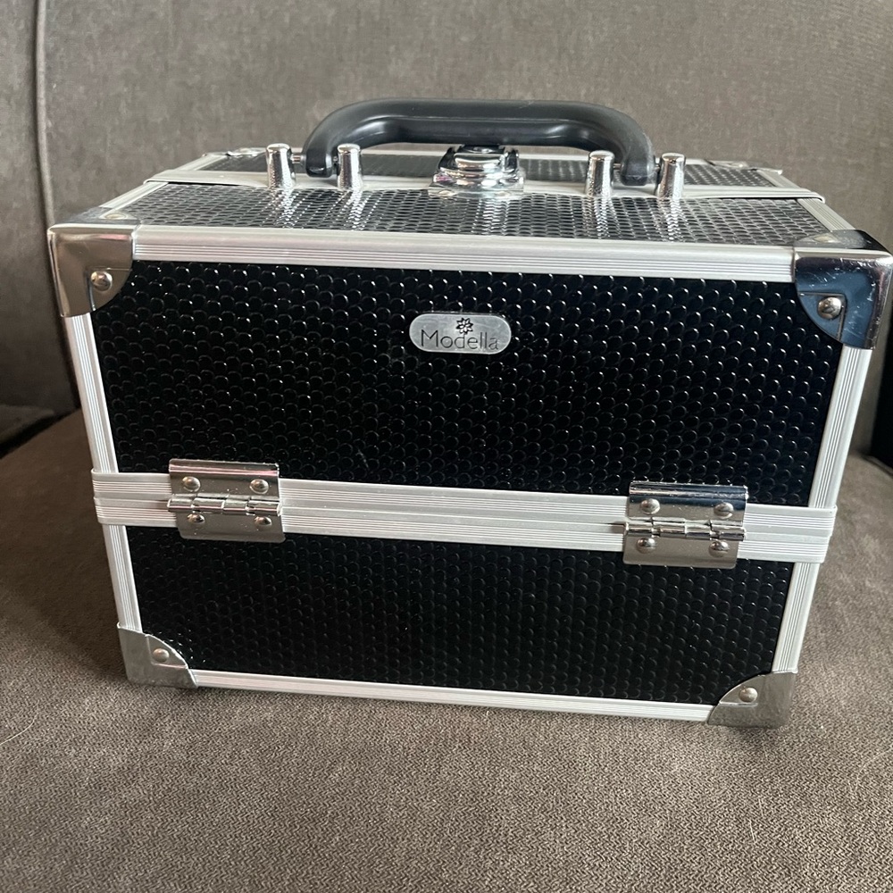 Modella Textured Black Case with Silver Detail